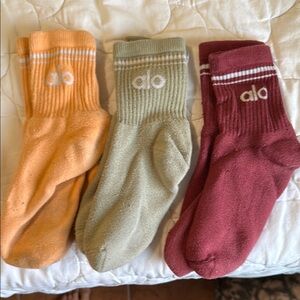 ALO Yoga Casual Crew Socks (set of 3 pairs) Orange, Green, Burgundy